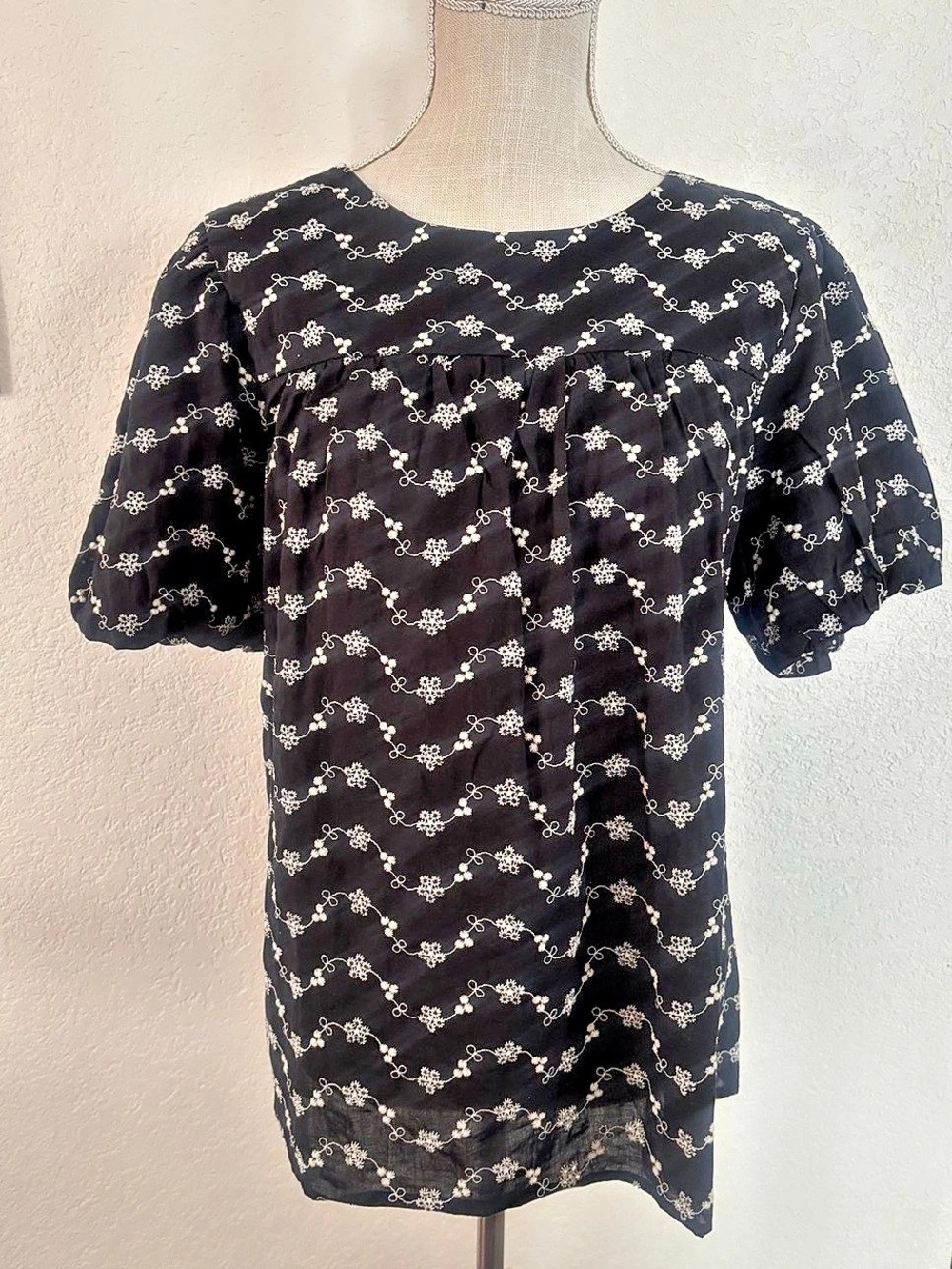 cloth & portrait RO Emb Eyelet Top Floral Embroidered Top in Black & White Size